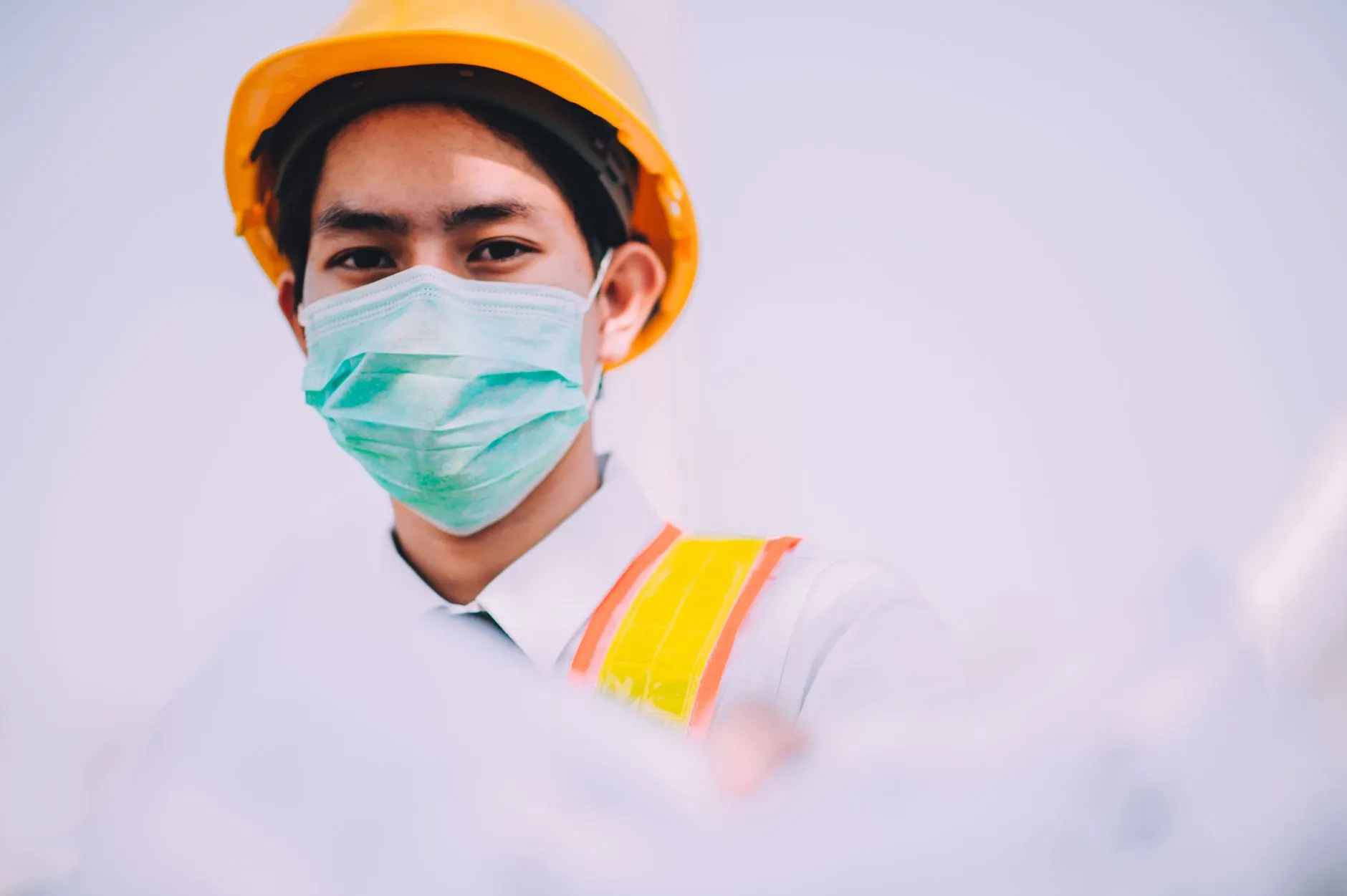 广东龙塑解读：生物降解膜在快递包装中的实际应用方案