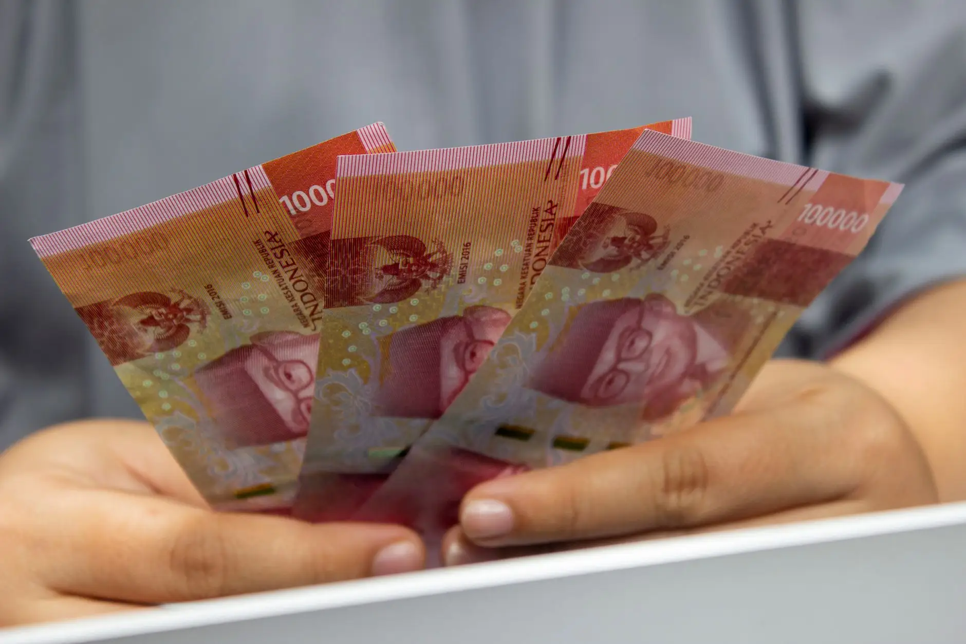 淀粉基母粒与PLA吸管在餐饮包装中的技术对比分析