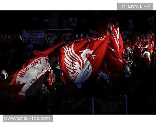 利物浦逆转战胜拜仁，挺进欧冠八强，红军全队展现团结与斗志